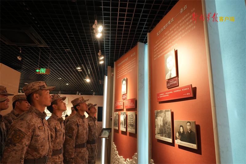 中部战区陆军某旅组织官兵参观西柏坡纪念馆