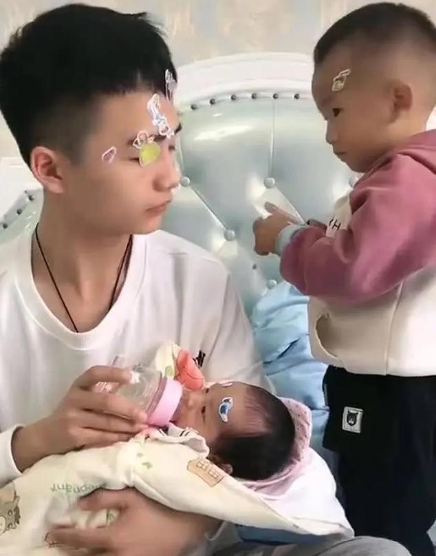 育娃|“最年轻奶爸”走红:30岁被当成初中生,宝爸无语:都生2个了