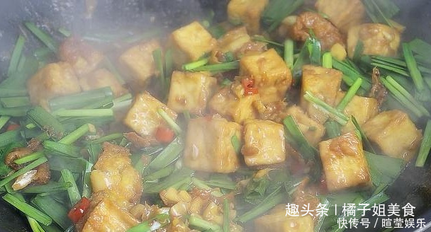 1斤豆腐2个鸡蛋,教你好吃做法,3天不做老公就点名要,比肉还香