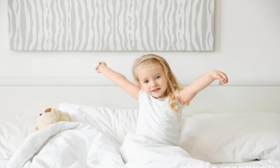 妈妈|宝宝睡醒后通常会有3种表现,若是最后一种,妈妈就偷着乐吧