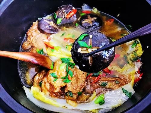 实惠|天冷了,最喜欢砂锅炖白菜,不加猪肉也很好吃,美味又实惠