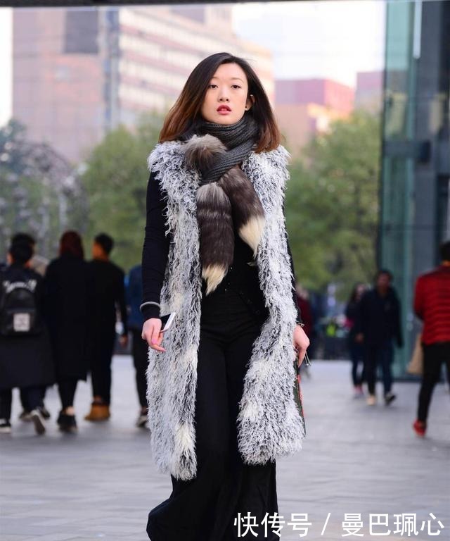 赘肉|胖女孩别担心,街头美女的另类穿搭,帮你遮挡“赘肉”更显瘦