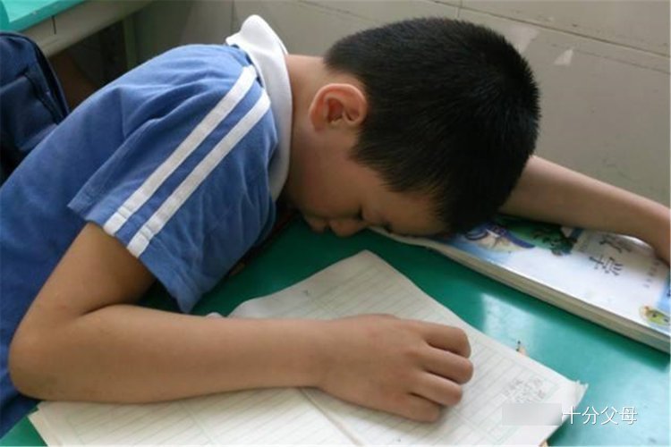 营养物质|早晨叫孩子起床别选“这个时间”,影响孩子长高个,会矮于同龄人