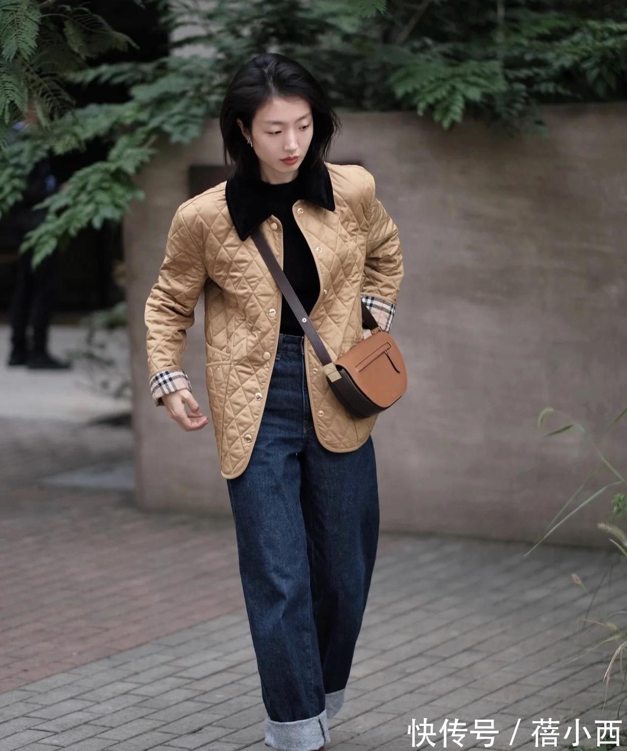 上半身|小黑裤不再流行,今年流行“阔腿裤”,搭配针织衫、卫衣都很时髦