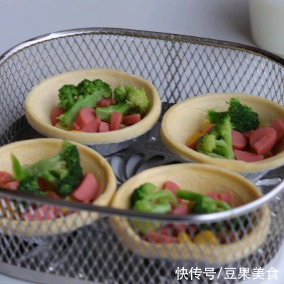 外酥里嫩|#安佳马苏里拉芝士挑战赛#杂蔬芝士咸蛋挞 | a43