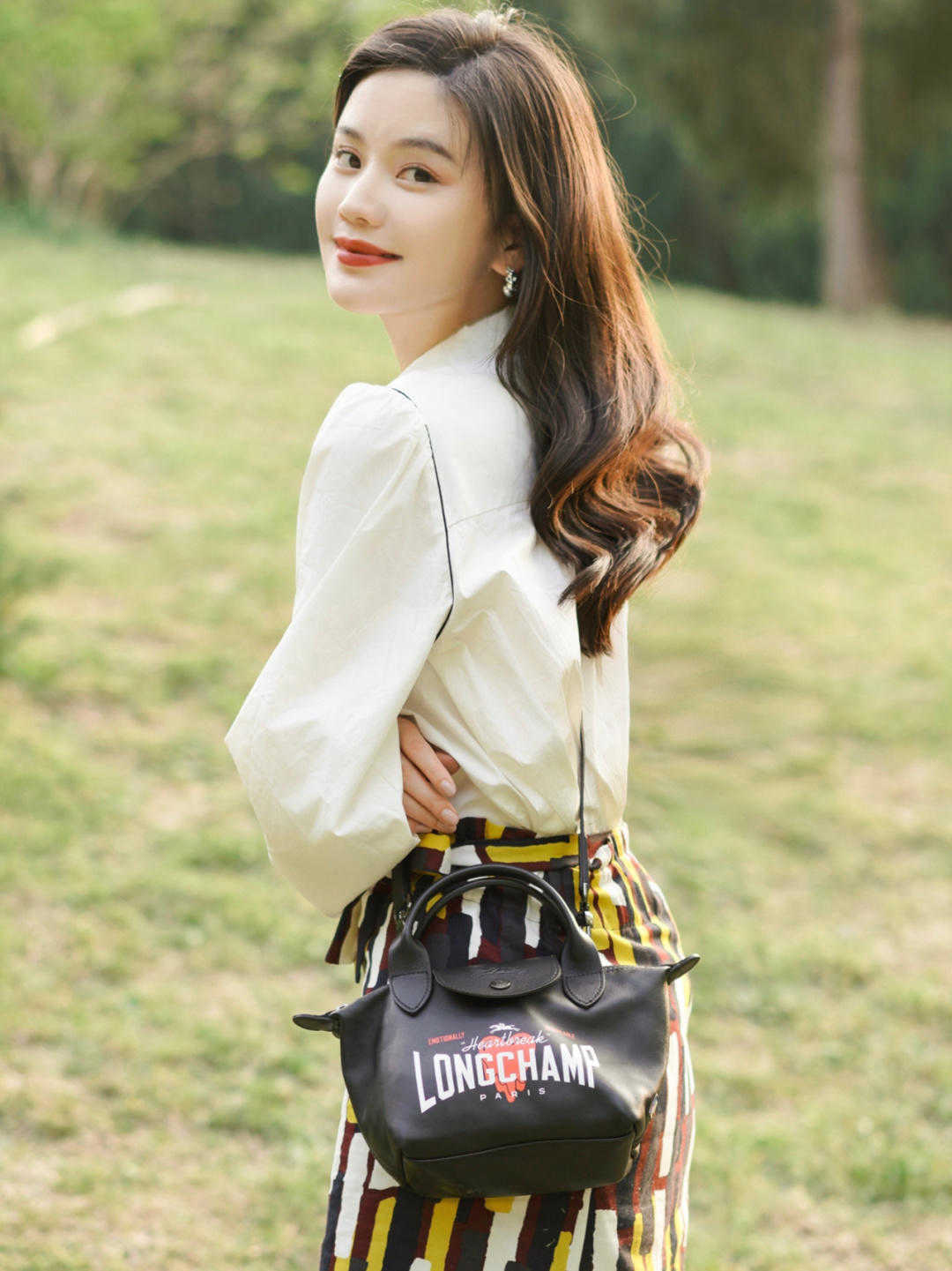 半身裙 为何你穿衣土气?衬衫搭半身裙或者牛仔裤优雅时髦,适合普通女生