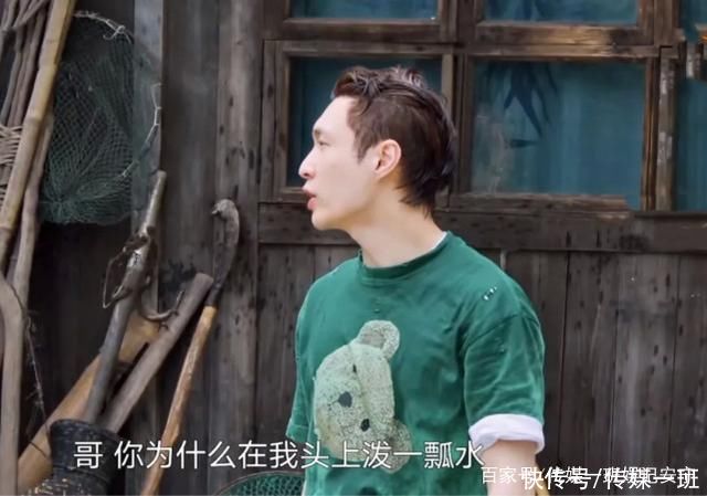 向往生活|《向往生活》名场面，极限男人帮聚头，张艺兴被水枪打得睁不开眼