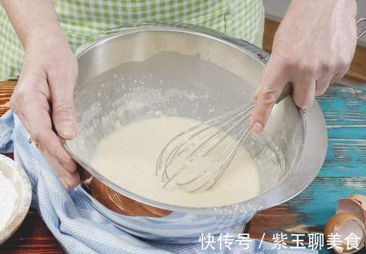 油炸小鱼用淀粉还是面粉分享正确的调面糊方法,酥脆好吃不回软