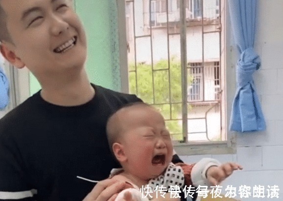 打针|“最惨宝宝”打预防针火了,一个哭得稀里哗啦,一个笑得合不拢嘴