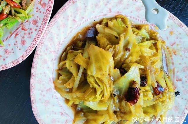 一家三口的快手午餐,不到二十块钱,一荤一素还有汤,实惠又美味