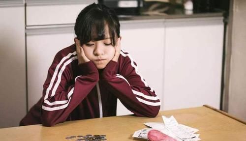 家长|这5种“节俭”行为对孩子的伤害很大,家里有老人的家庭更要注意