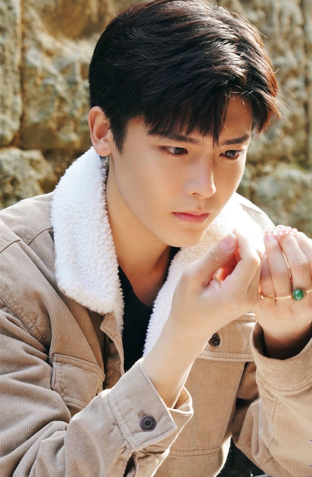 《天官赐福》人选已定！曝侯明昊拿下谢怜一角，其有深厚京圈背景