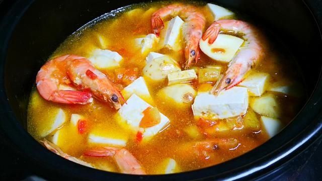 西红柿|入秋了，多吃这道炖菜，少油少盐营养高，热热乎乎一大锅，太香了