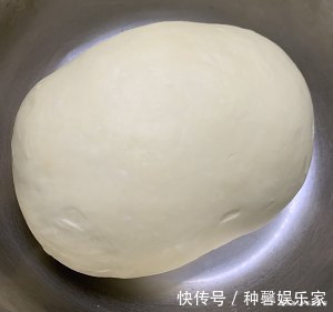 早餐油条别再买了，这种做法简单又好学，炸出来的油条蓬松酥脆