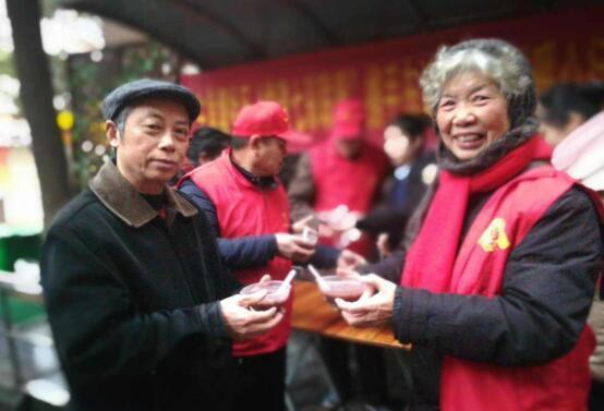 共同点|活到百岁的老人都有3个共同点，不是喝水不是睡觉，让你意想不到