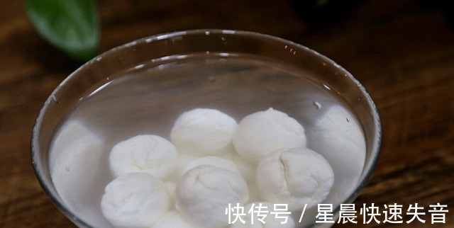 汤汁|面片鸡的做法，软糯粘牙，能当主食，又能当配菜，汤汁拌饭香！