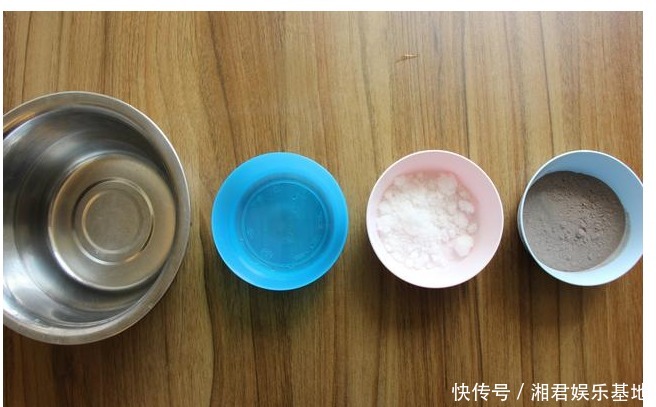 倒入|甜品店仙草水果捞的秘制配方,做法简单,清热降暑,成本才几块钱