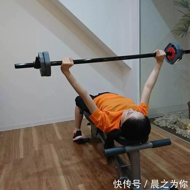 模特|缅甸女医生坚持运动,练就丰腴身材转型做模特,这就是健身的意义