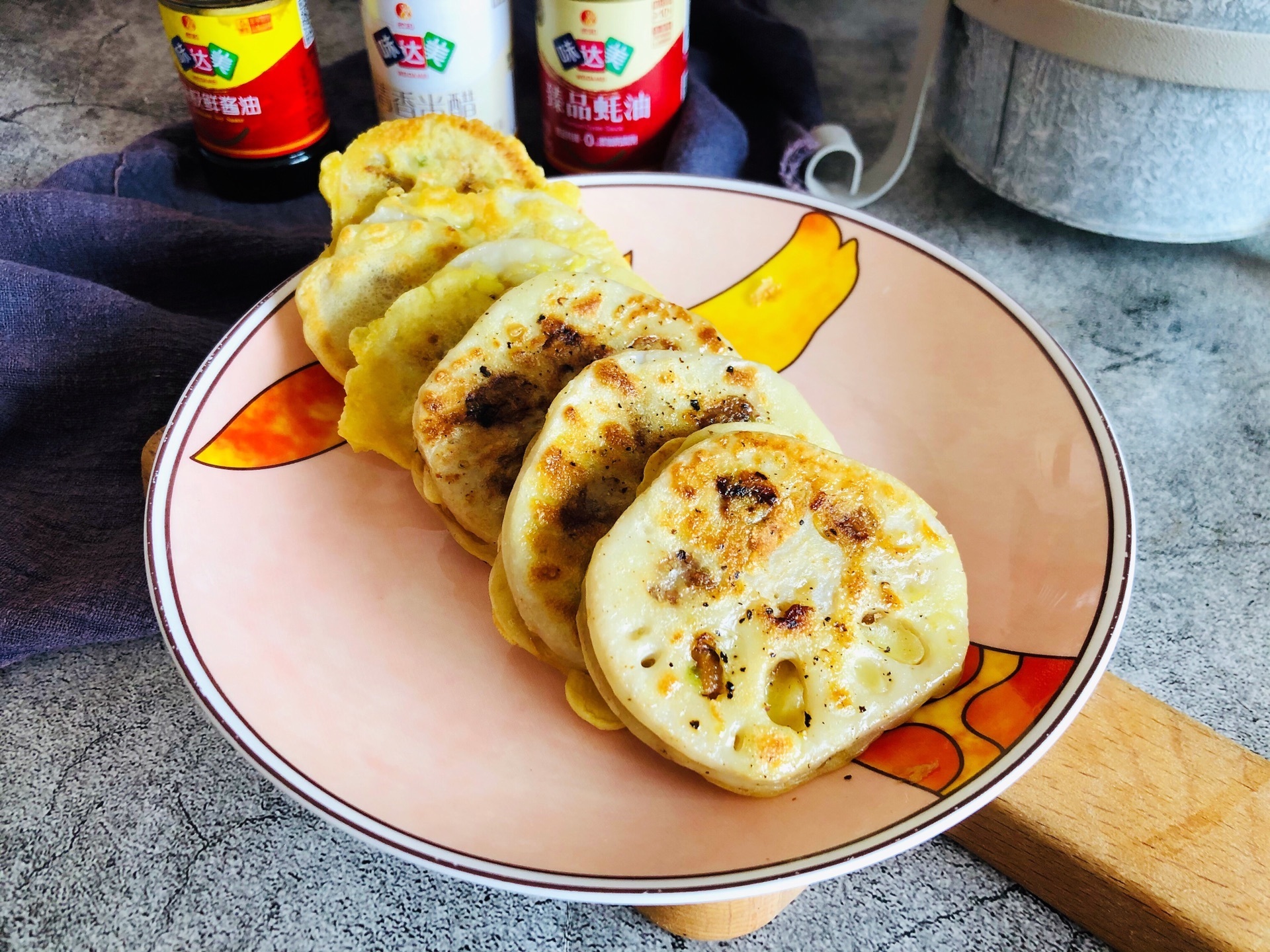 自制香煎藕盒,自己做干净卫生还少油,外酥里嫩,比买的还好吃!