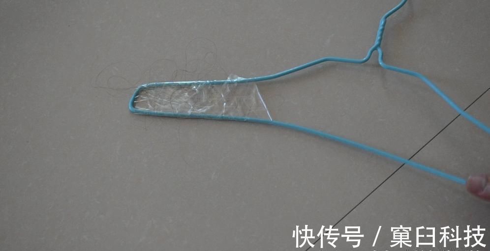 衣架|衣架上缠几圈胶带, 这个作用太厉害了, 解决了很多家庭的烦恼