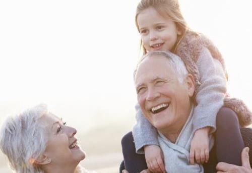 外婆带孩子新方法，这样的隔代亲你认同吗？