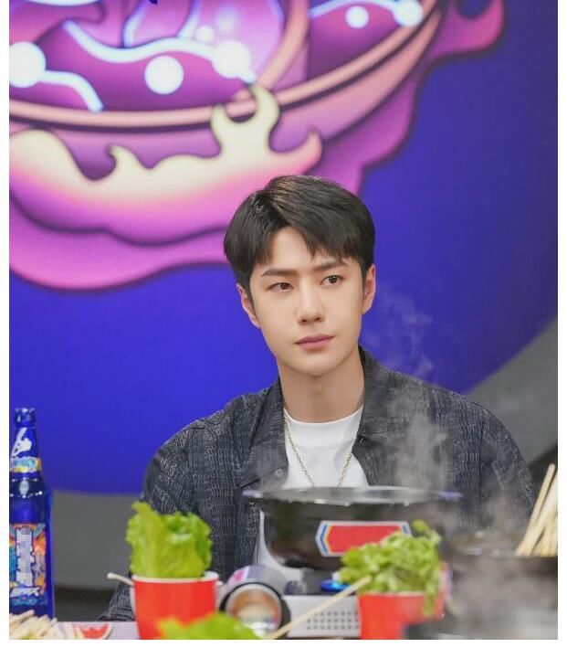 刘宪华|《街舞4》火锅局，王一博意外透9月已进组，边吃边说差点戳破奶膘