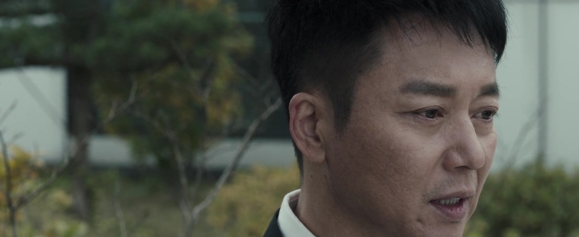 《扫黑风暴》中何勇怀疑身边所有人,包括不起眼的他