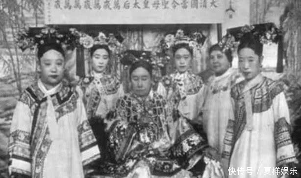 三妻四妾|清末老照片:老百姓饿死街头,王公贵族却三妻四妾,吃饭被人喂!