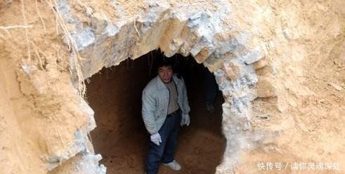 千年古墓让人脊背发凉, 八十人盗墓无一生还, 机关设的太巧妙!
