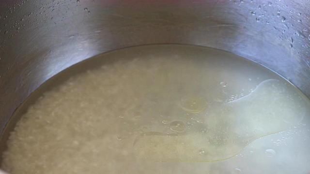做法|这才是米饭最好吃的做法,只因加了它,闻着味道都让人流口水了