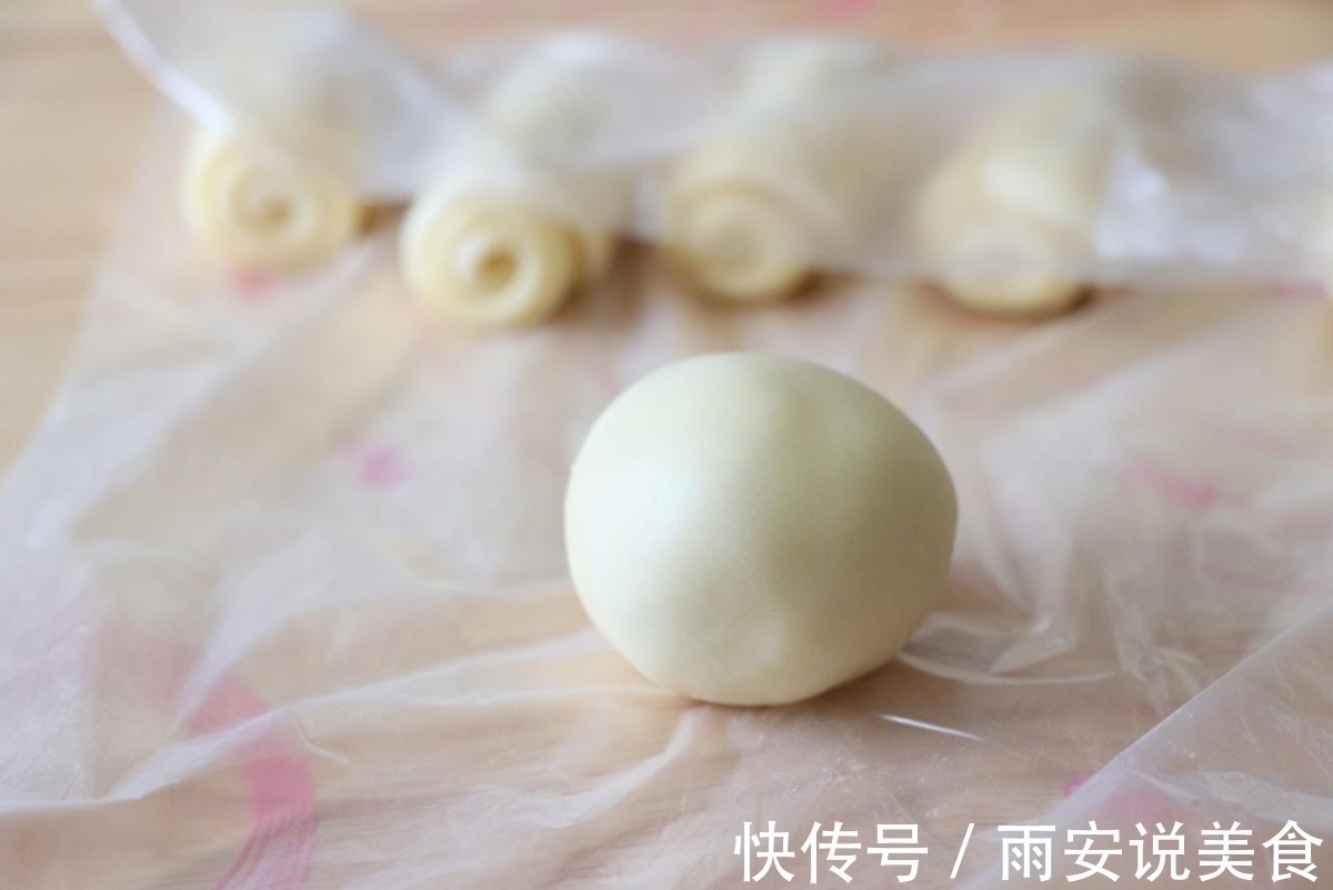 家庭版的老婆饼做法简单,果味十足,香气浓郁