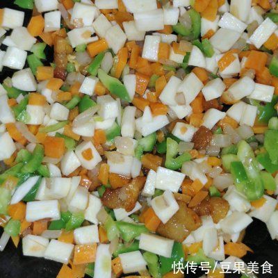 香肠丁|好吃的家常时蔬炒饭是这样做的，营养美味，看一遍就会