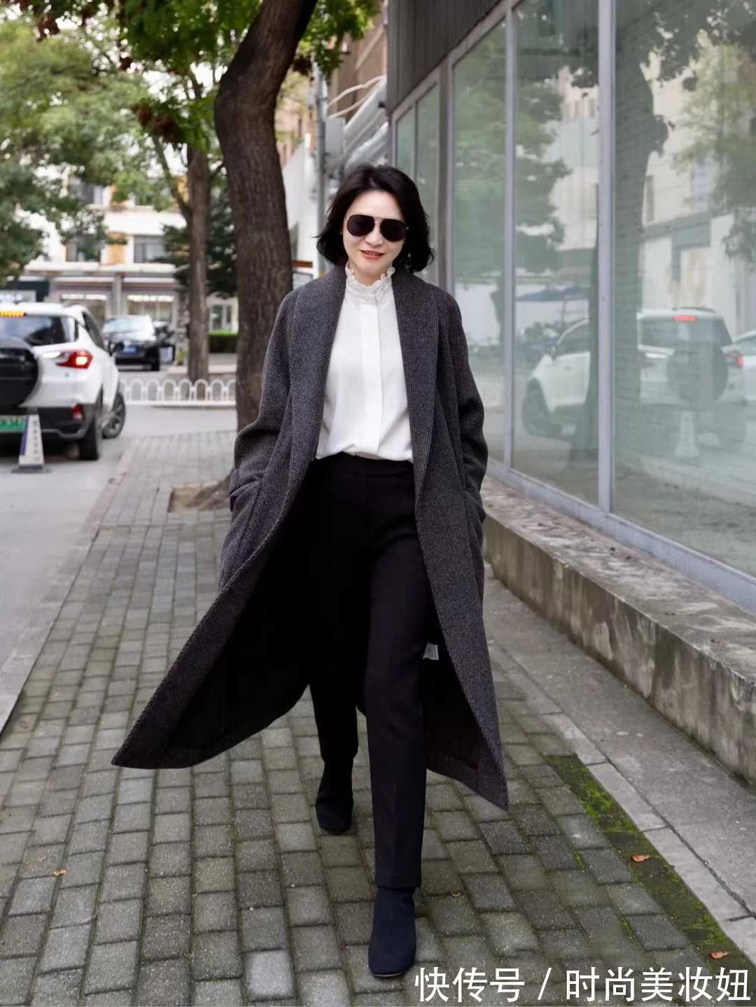 穿搭|40、50岁的女人,建议多穿灰色衣服,简洁高级又能提升气质
