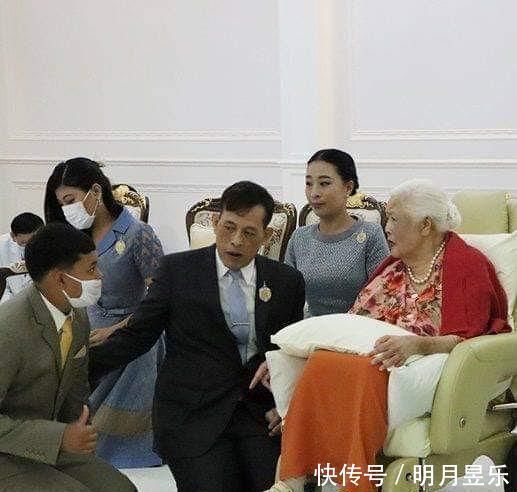 泰国太后 泰国太后年轻时靠粉宝石撑场面如今瘫痪多年,脸庞怎么变这么黑