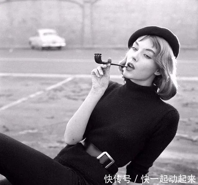 今年终于不流行露脖子了!“烟管领+大衣”才是真洋气!