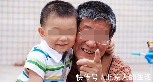 老一辈|老人带孩子到底是好是坏?有利有弊,但这两大好处别人不能比
