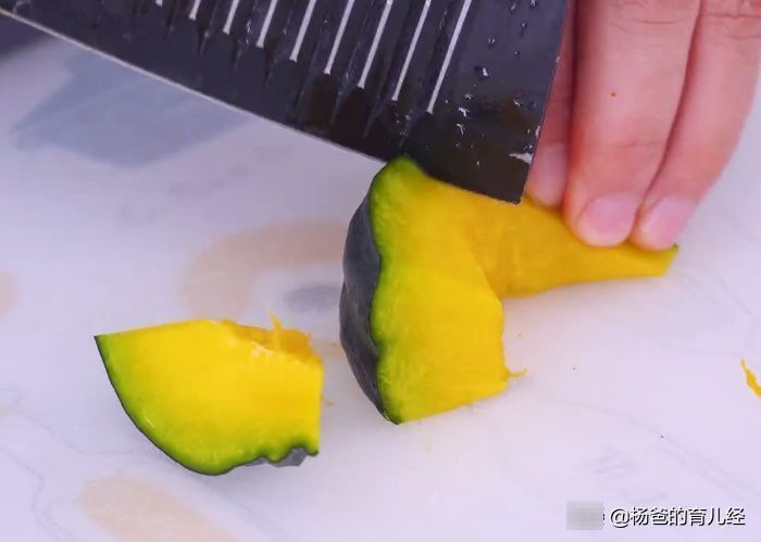 南瓜|干烧南瓜的好吃做法，软糯鲜香，美味营养，解馋的育儿家常菜