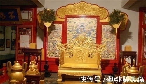 双鳌|熊孩子爬上龙椅玩耍,皇帝:上面好玩吗?男孩妙答6字,顺利继位