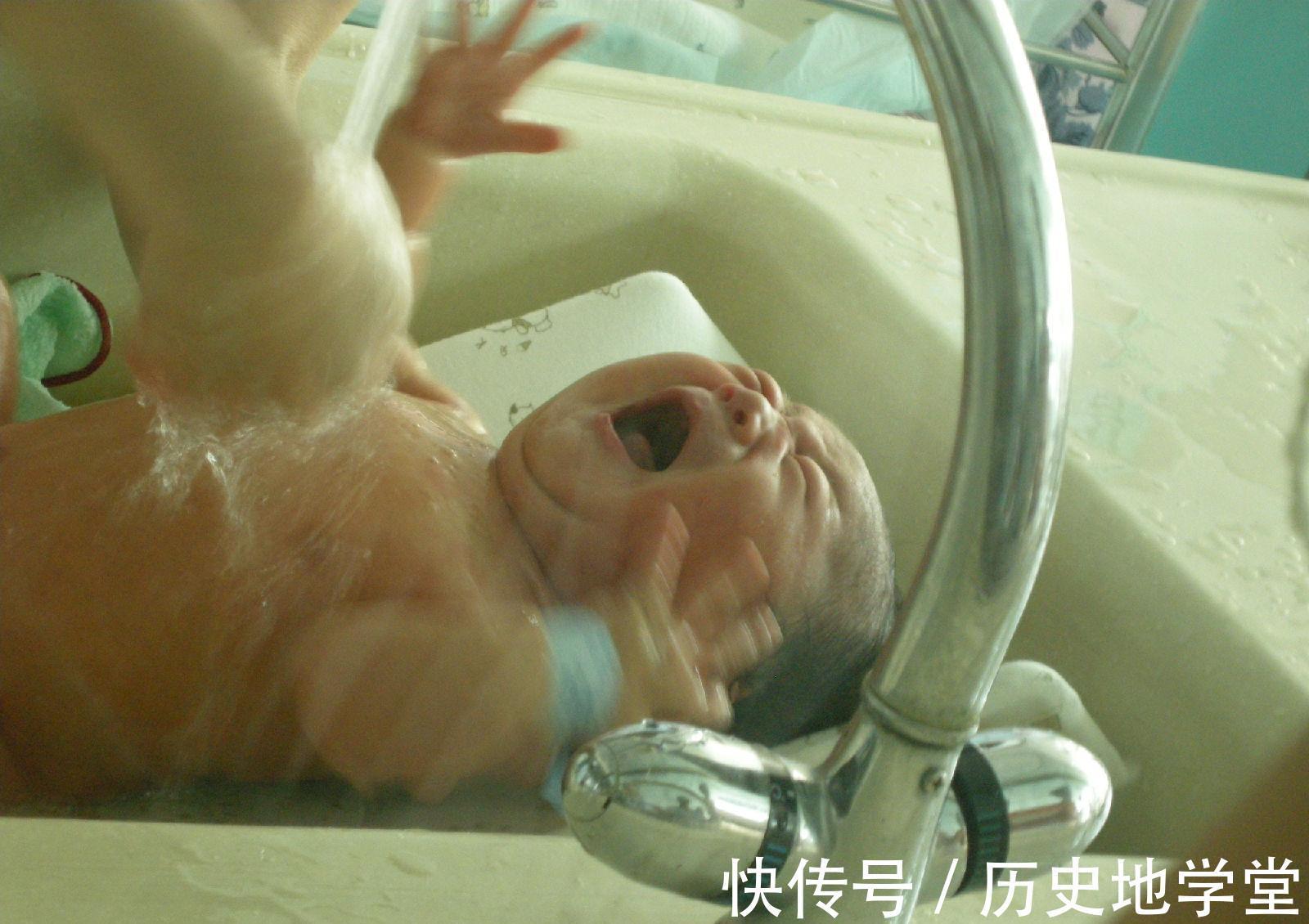 肚子|新生儿如果有三种表现,说明在妈妈肚子里过得很好,赢在起跑线了