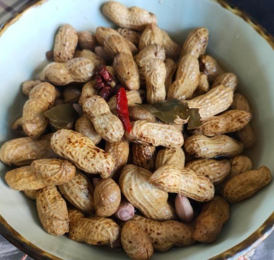 煮花生时,这4个要点要牢记,15分钟就煮好,咸香入味又解馋!