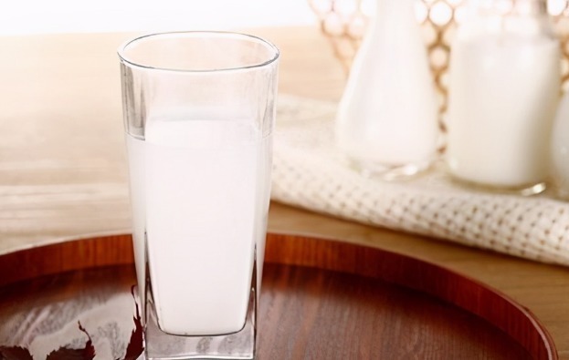 肝脏|爱喝酒的注意,以下4种食物,建议不要在喝酒的时候吃,来看一下