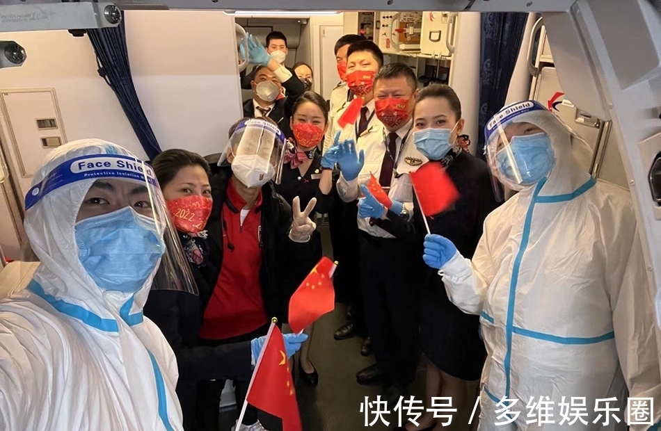 中国女足|凯旋|冠军归来!中国女足搭乘包机回国,今晚抵沪