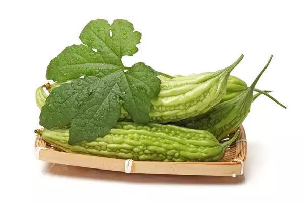 丝瓜汤|一锅丝瓜汤吃倒一家人！几种食物若发苦，劝你吃时要谨慎