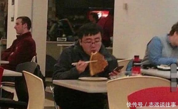 中国|筷子不能吃披萨?一位中国人在国外用筷子吃披萨,引起了围观