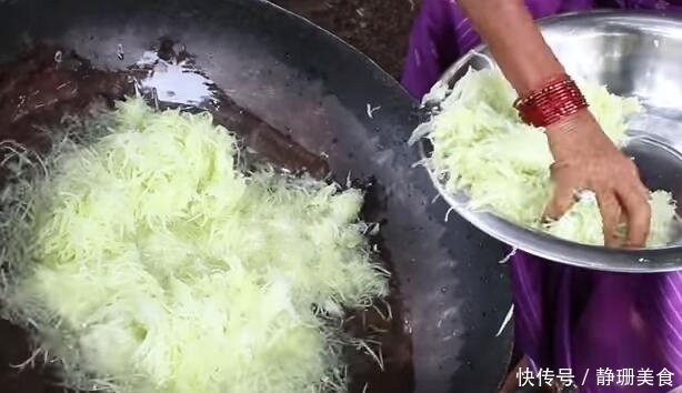 老奶奶|老奶奶用牛奶煮冬瓜,煮了2个多小时,出锅后路人50一斤全买了