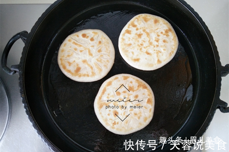 不用发面的小饼，依然柔软，翻来覆去吃了几十年，就是吃不腻！