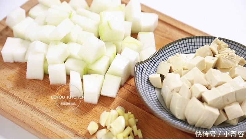 冬瓜|冬瓜和豆腐一起烩,成本不到5块钱,减肥时多吃,大肚腩越来越小