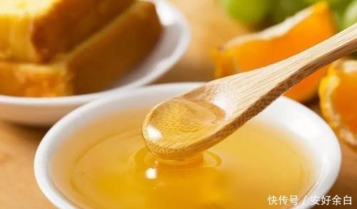 生根剂不用买,家中都有的材料泡一泡,多蔫的花都根状叶绿爆满盆!