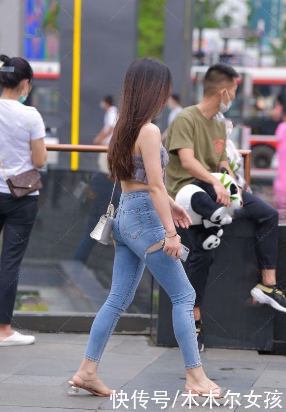 裹胸衫|会穿搭就是美，欧根纱裹胸衫配牛仔裤，简约时尚又显夏日清新靓丽