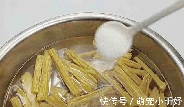 泡腐竹,直接加水是错的!多做1步,5分钟泡软,没有白芯,还筋道